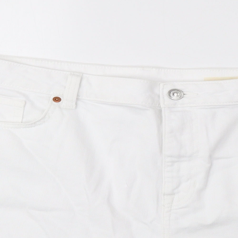 Marks and Spencer Womens White Cotton Mom Shorts Size 22 L3 in Regular Button