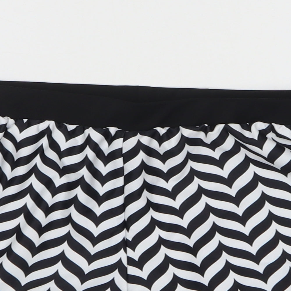 SheIn Womens Black Geometric Polyester Hot Pants Shorts Size M L3 in Regular Pull On