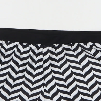 SheIn Womens Black Geometric Polyester Hot Pants Shorts Size M L3 in Regular Pull On