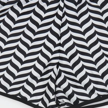 SheIn Womens Black Geometric Polyester Hot Pants Shorts Size M L3 in Regular Pull On