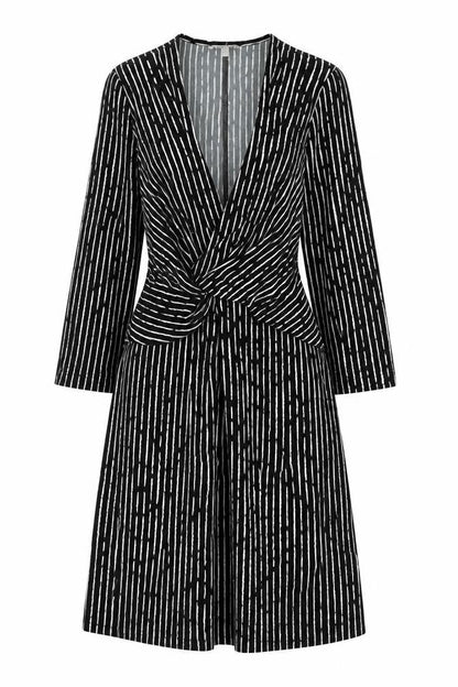 Nutmeg Womens Black Geometric Polyester A-Line Size 10 V-Neck Pullover