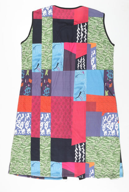 Preworn Womens Multicoloured Geometric Polyester Shift Size M Round Neck Button