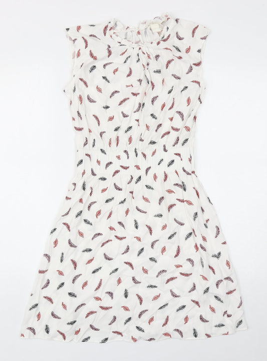 H&M Womens White Geometric Viscose Fit & Flare Size 6 Round Neck Button - Feather Print