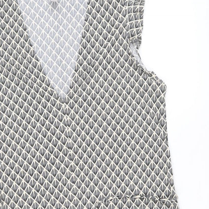 H&M Womens Beige Geometric Polyester Fit & Flare Size S V-Neck Pullover