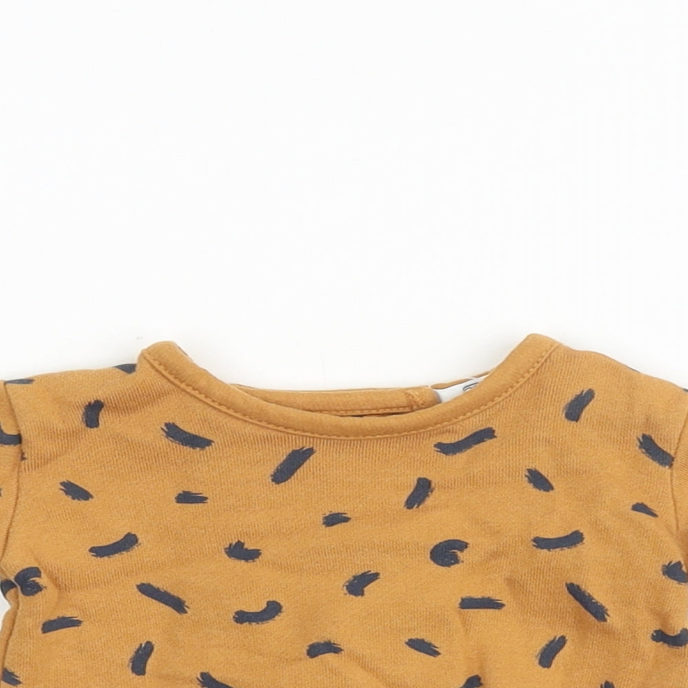 Preworn Baby Orange Geometric 100% Cotton Basic T-Shirt Size Newborn Round Neck Snap