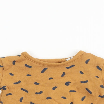 Preworn Baby Orange Geometric 100% Cotton Basic T-Shirt Size Newborn Round Neck Snap