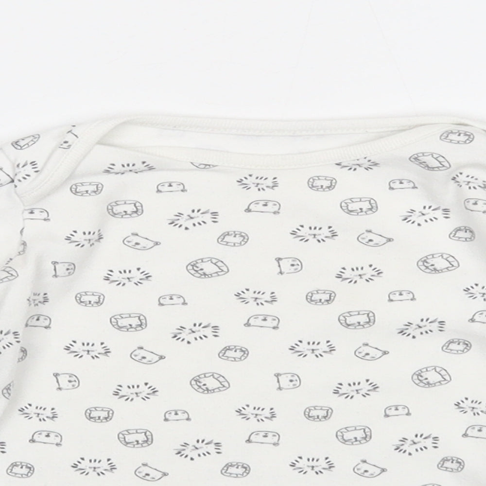 F&F Baby White Geometric Cotton Pullover T-Shirt Size 12-18 Months Boat Neck Pullover - Cute Animals Print