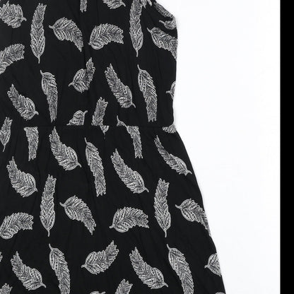 H&M Womens Black Geometric Viscose A-Line Size M V-Neck Pullover - Feather Pattern