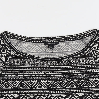 FOREVER 21 Womens Black Geometric Viscose Cropped T-Shirt Size L Round Neck