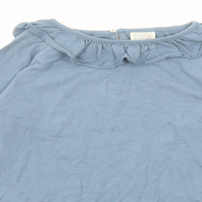 Close-up detail of Zara girls’ blue polyester basic t-shirt, size 8, years round neck button