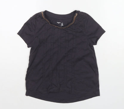 Additional front view of Gap girls’ grey cotton basic t-shirt, size 6-7, years round neck pullover