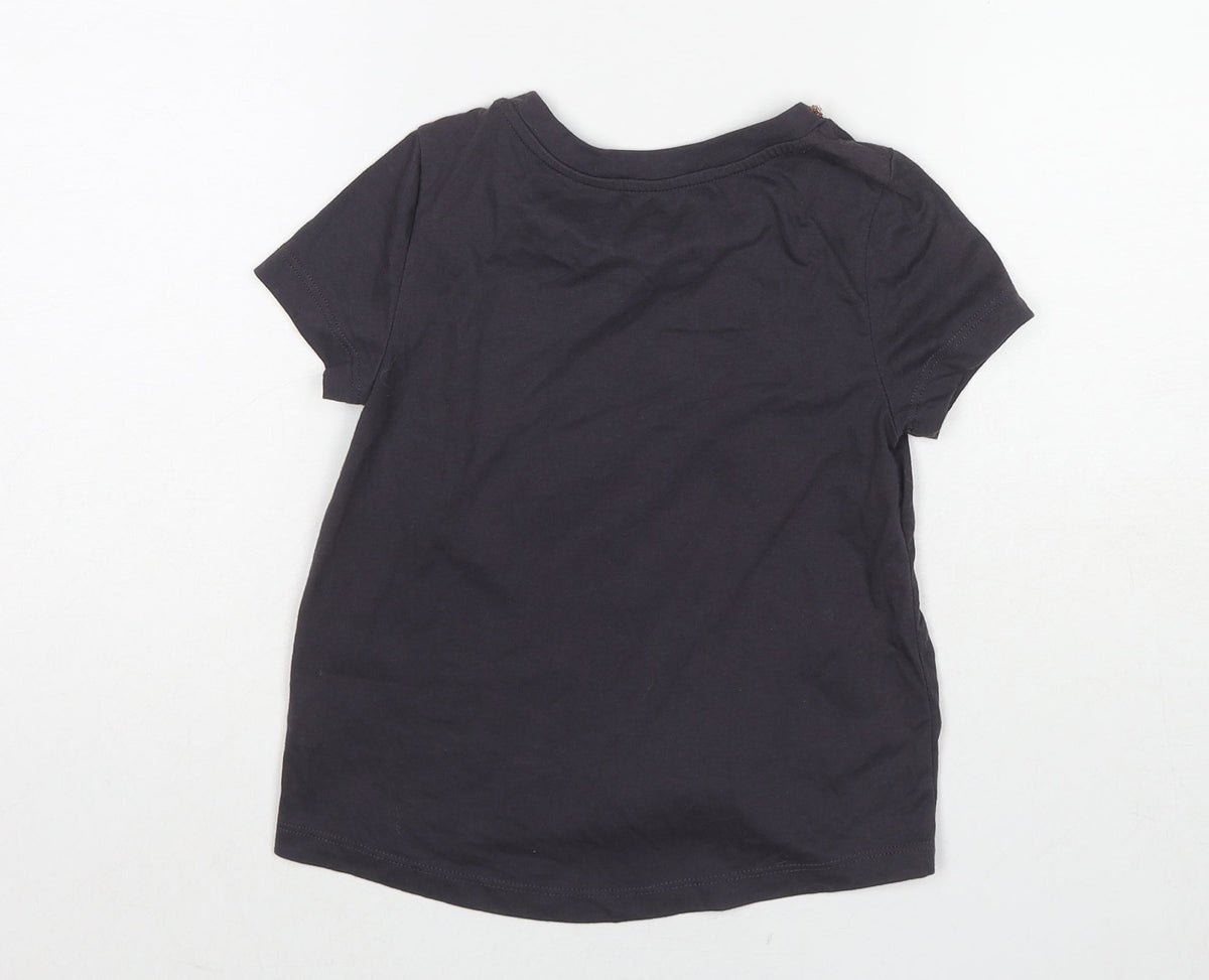 Back view of Gap girls’ grey cotton basic t-shirt, size 6-7, years round neck pullover