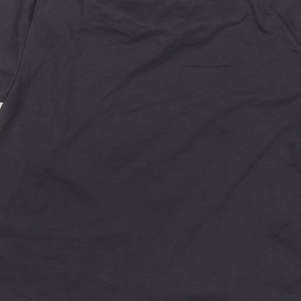 Brand and care label for Gap girls’ grey cotton basic t-shirt, size 6-7, years round neck pullover
