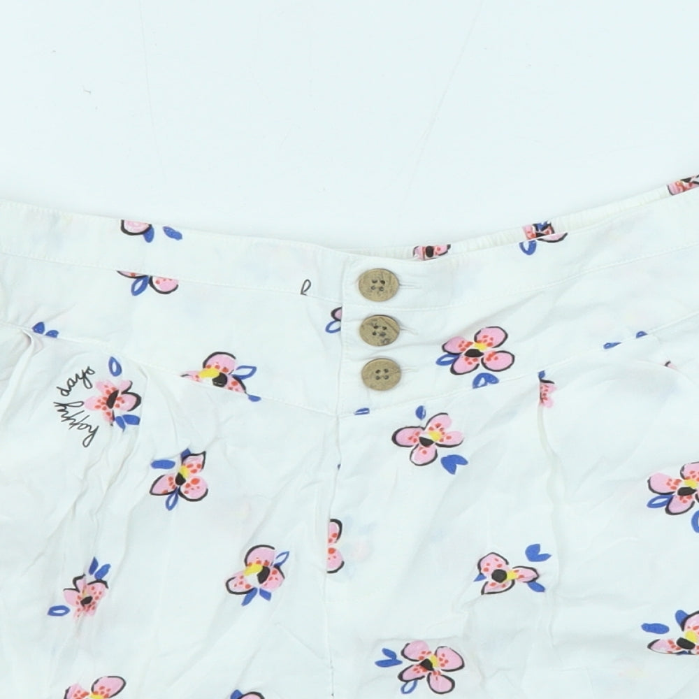Marks and Spencer Womens White Floral Viscose Basic Shorts Size 10 L4 in Regular Button