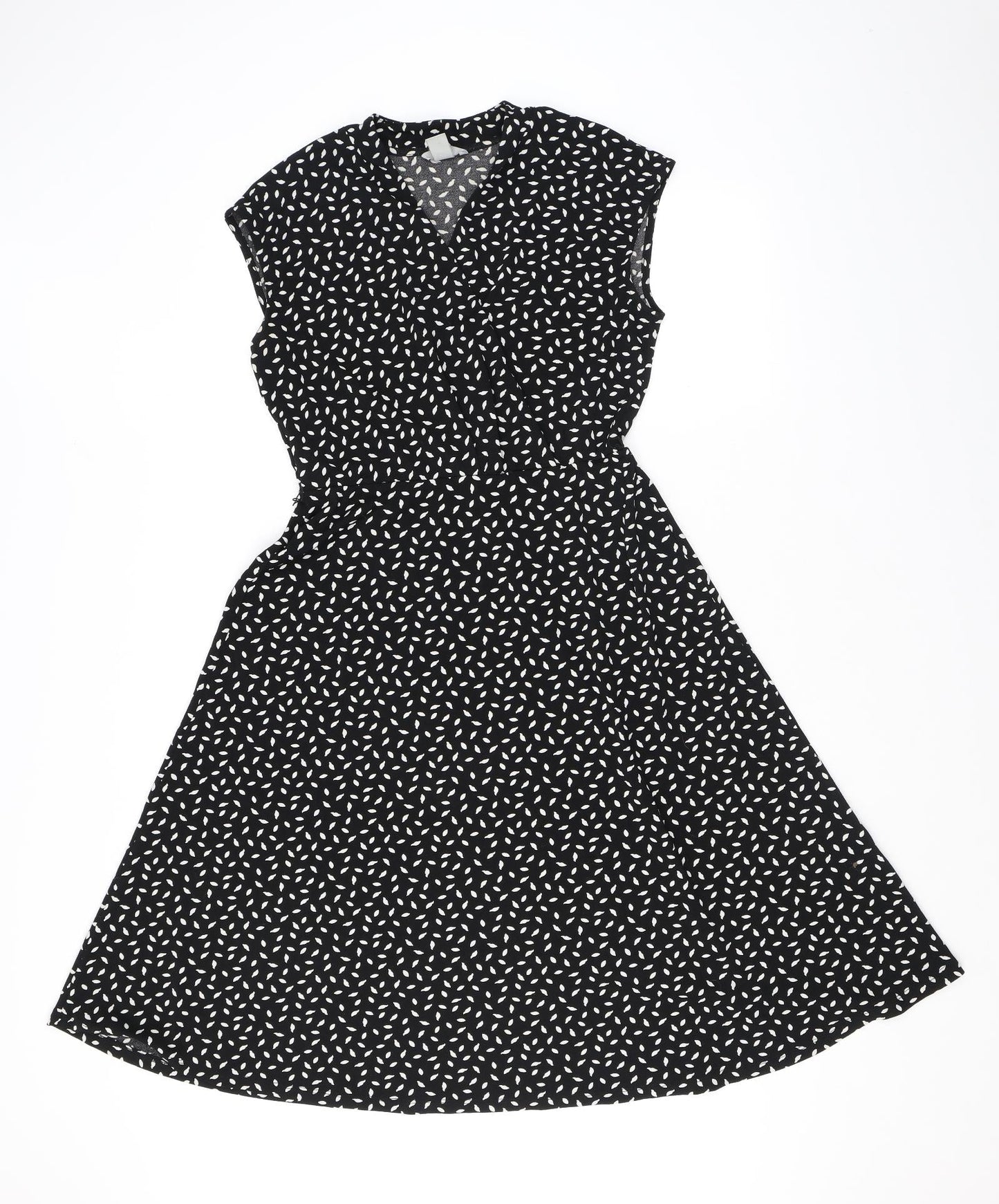H&M Womens Black Geometric Polyester A-Line Size M V-Neck Pullover