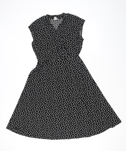 H&M Womens Black Geometric Polyester A-Line Size M V-Neck Pullover