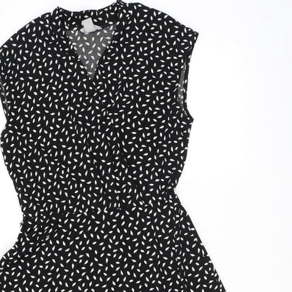 H&M Womens Black Geometric Polyester A-Line Size M V-Neck Pullover