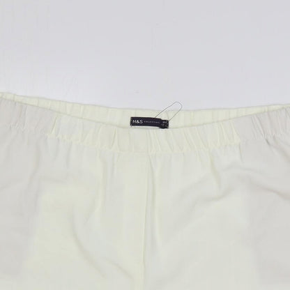 Marks and Spencer Womens Ivory Polyester Basic Shorts Size 24 L5 in Regular - Elastic Waist