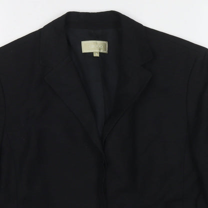 Close-up detail of G2000 girls’ black jacket blazer, size 5, years button