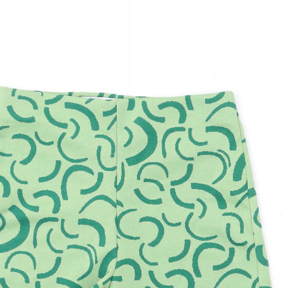 Bershka Womens Green Geometric Polyester Basic Shorts Size XS L3 in Regular Pull On