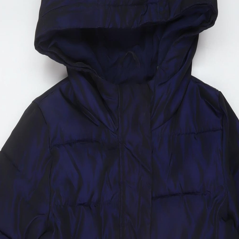 Close-up detail of Gap girls’ blue jacket, size 6-7, years zip