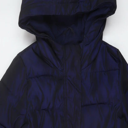 Close-up detail of Gap girls’ blue jacket, size 6-7, years zip