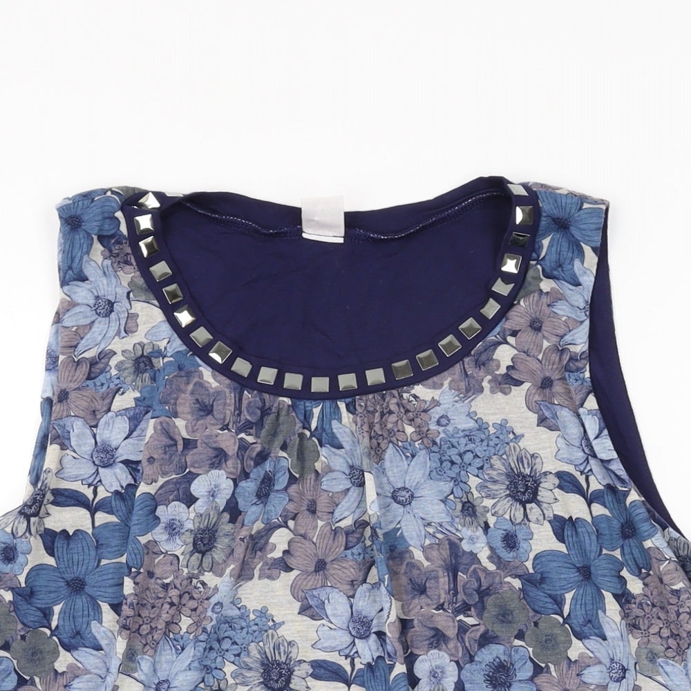 Close-up detail of Camaieu women’s blue floral polyester basic t-shirt, size XL, round neck