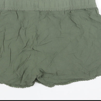Hailys Womens Green Vinyl Basic Shorts Size M L3 in Regular Drawstring - Tassle Lace Trim