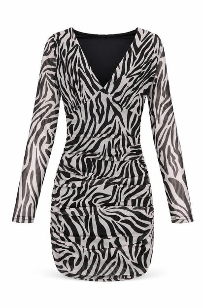 Select Womens White Geometric Polyester Bodycon Size 8 V-Neck Pullover