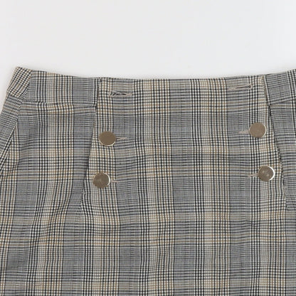 Close-up detail of h7M women’s grey plaid polyester mini skirt, size UK 10, zip