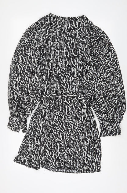 H&M Womens Black Animal Print Polyester A-Line Size M V-Neck Pullover - Belted