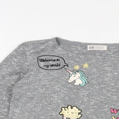 Close-up detail of H&M girls’ grey polyester basic t-shirt, size 10-11, years collared pullover