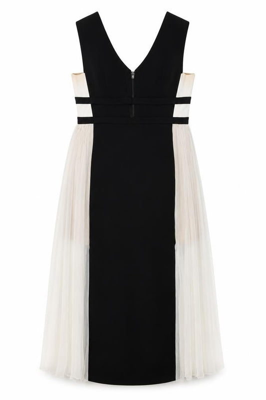 Front view of BCBGMAXAZRIA women’s black polyester a-line, size UK 12, v-neck zip