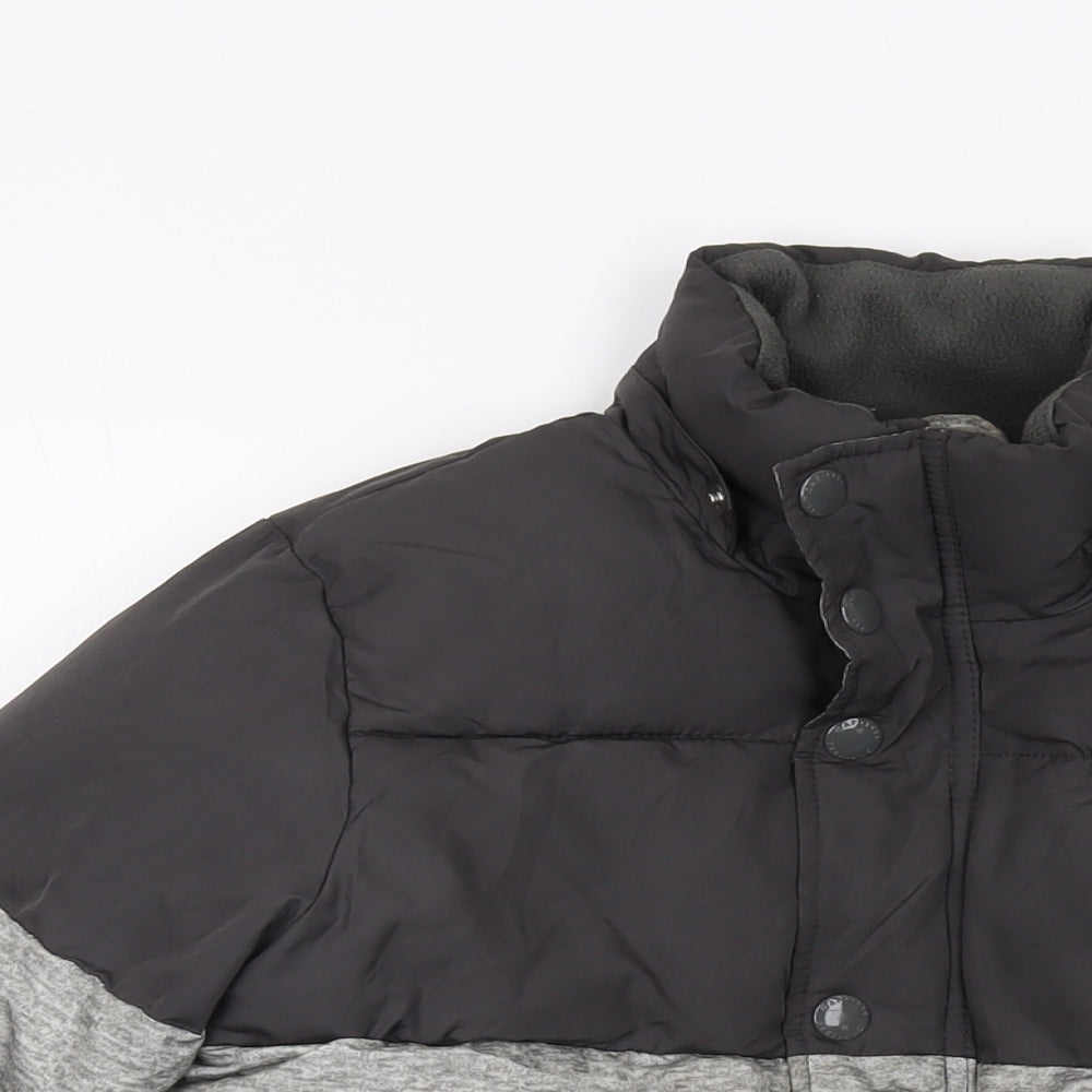 Close-up detail of Gap boys’ grey jacket, size 8-9, years zip