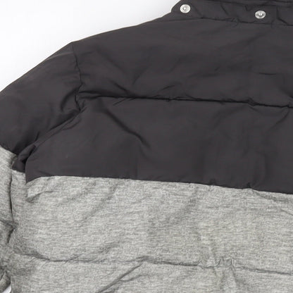 Brand and care label for Gap boys’ grey jacket, size 8-9, years zip