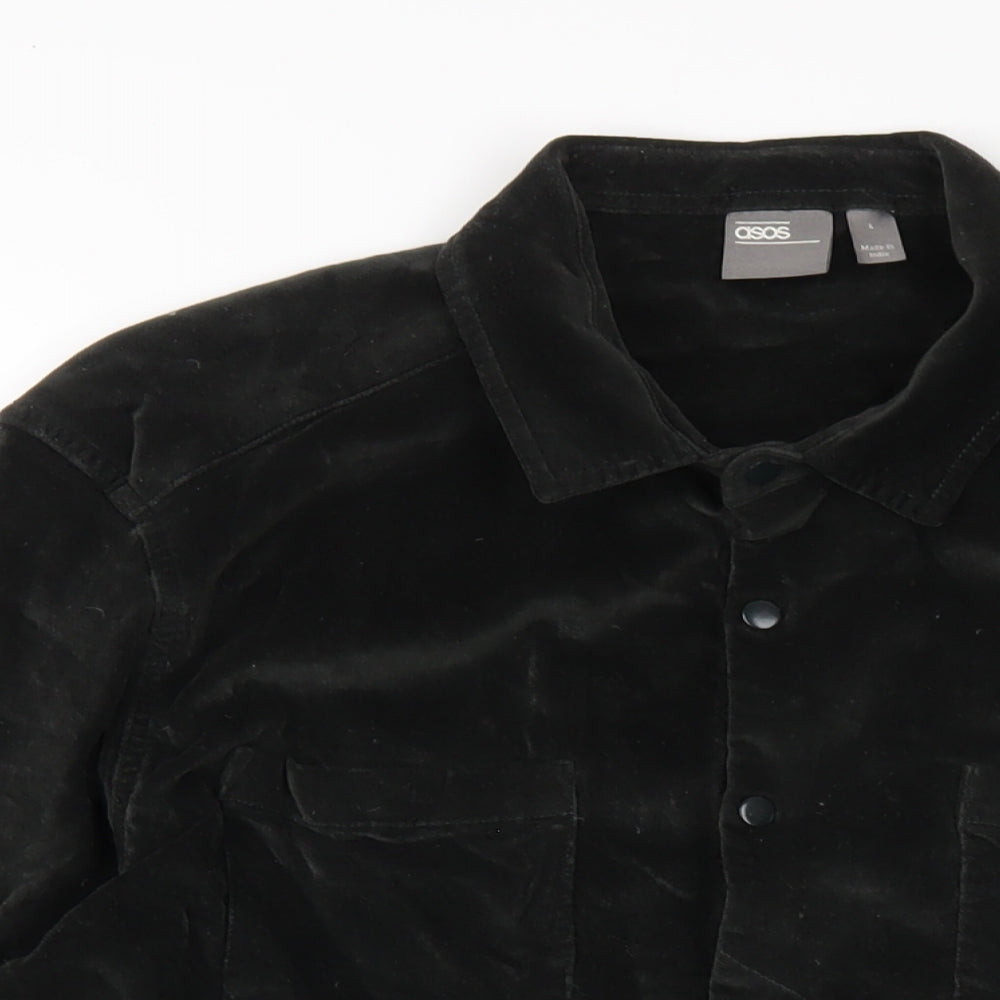 Close-up detail of ASOS men’s green cotton button-up, size L, collared snap