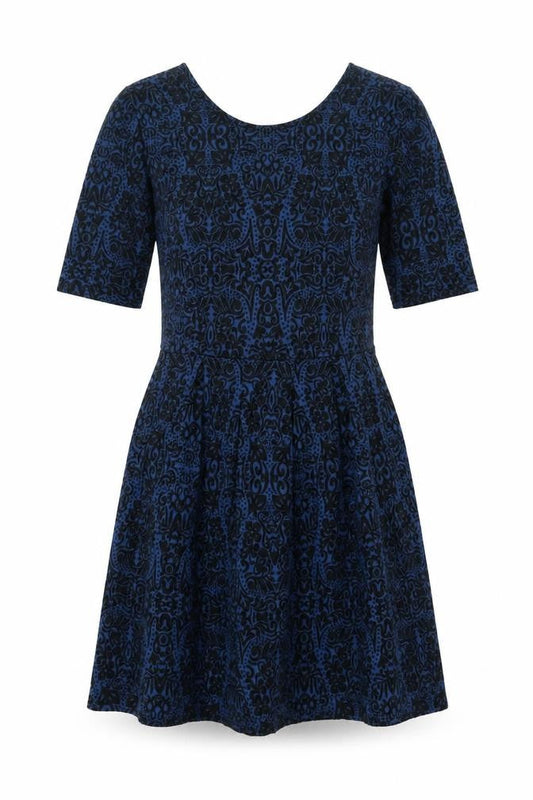 Front view of Cooperative women’s blue geometric viscose shift, size M, scoop neck zip