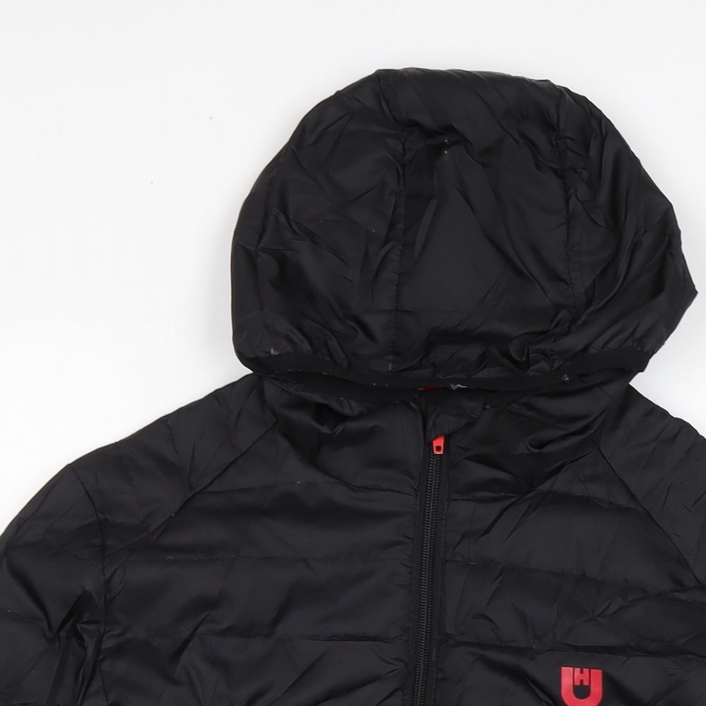 Close-up detail of UNSUNGHERO boys’ black quilted jacket, size M, zip