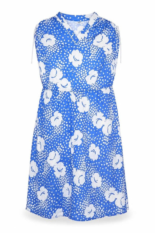 Front view of C&A women’s blue floral polyester shift, size UK 18, v-neck pullover