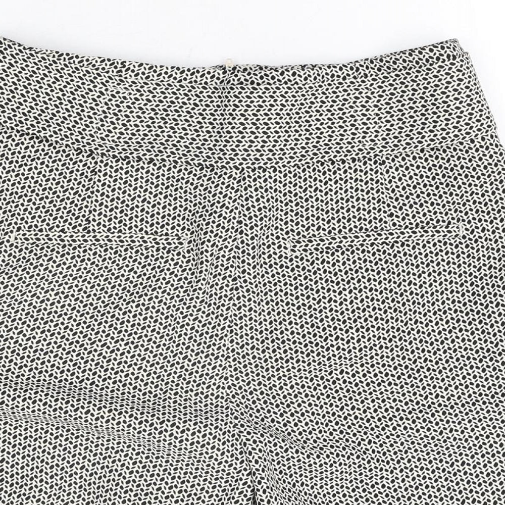 H&M Womens White Geometric Polyester Paperbag Shorts Size 6 L4 in Regular Zip - Belted