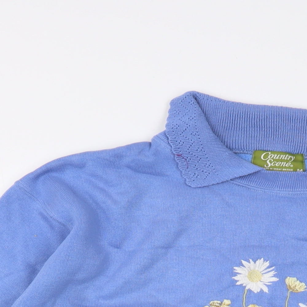 Close-up detail of Country Scene women’s blue acrylic pullover sweatshirt, size M, pullover