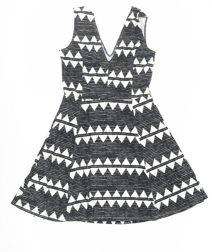 H&M Womens Black Geometric Polyester Fit & Flare Size M V-Neck Pullover
