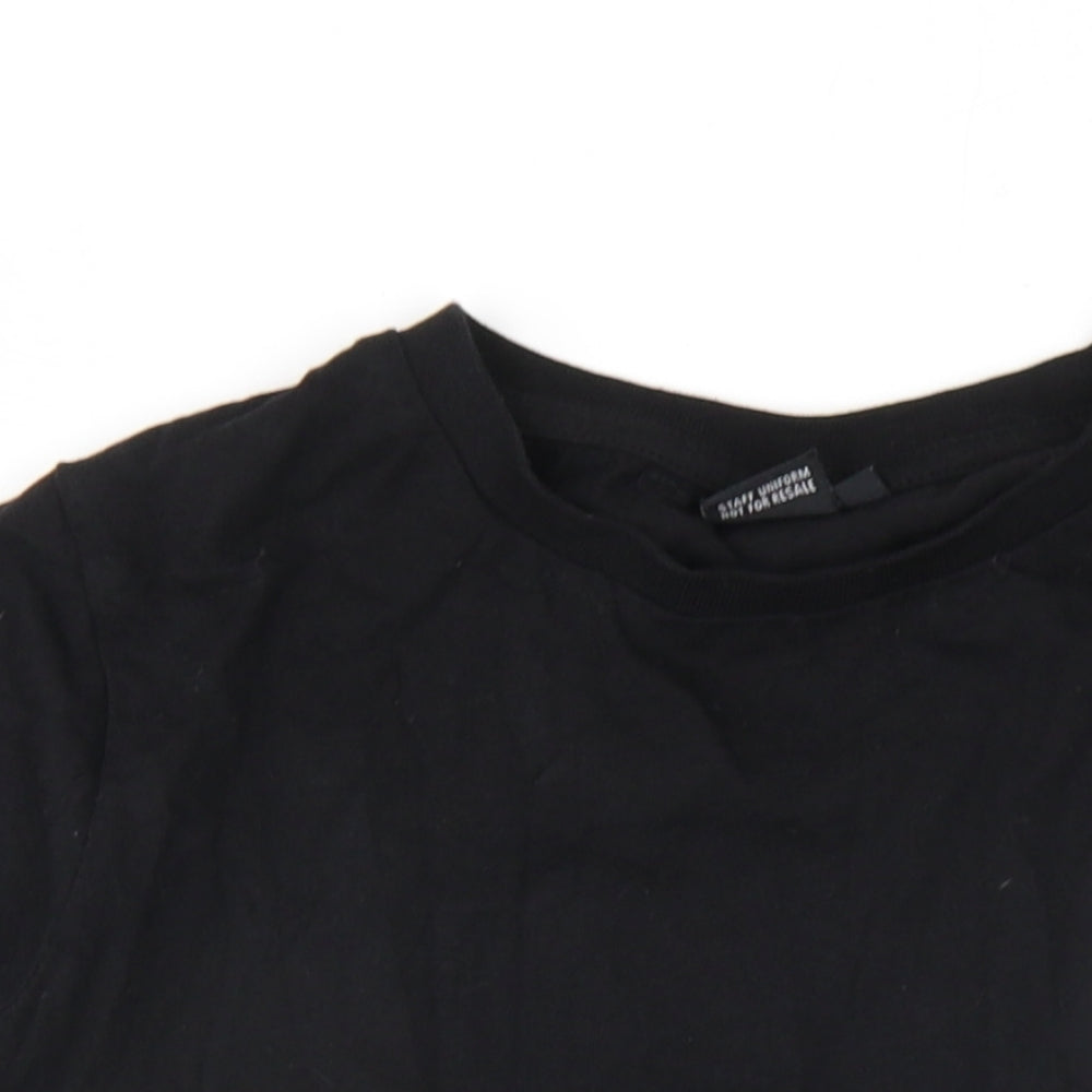 Close-up detail of JD girls’ black cotton basic t-shirt, size 8, years round neck pullover