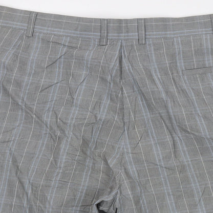 Maine Golf Mens Grey Plaid Cotton Chino Shorts Size 42 in L10 in Regular Button