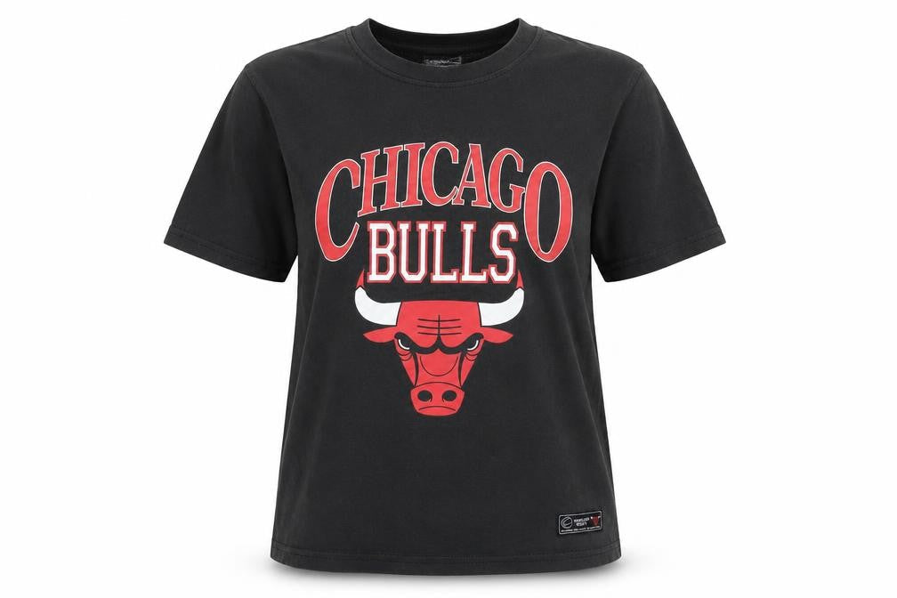 Front view of NBA unisex black chicago bulls t-shirt 2xs, sports style