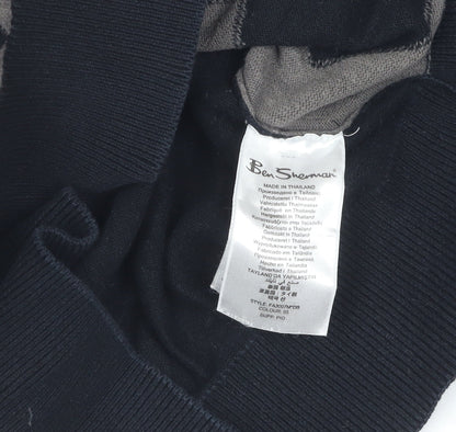 Ben Sherman Men's V-Neck Jumper size M.