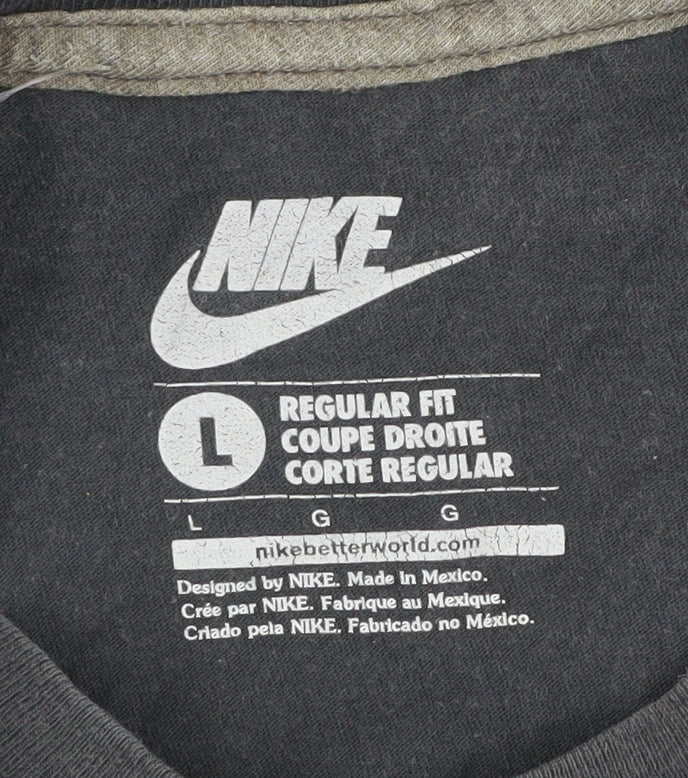 Nike Men's Black L T-Shirt with Logo Pocket