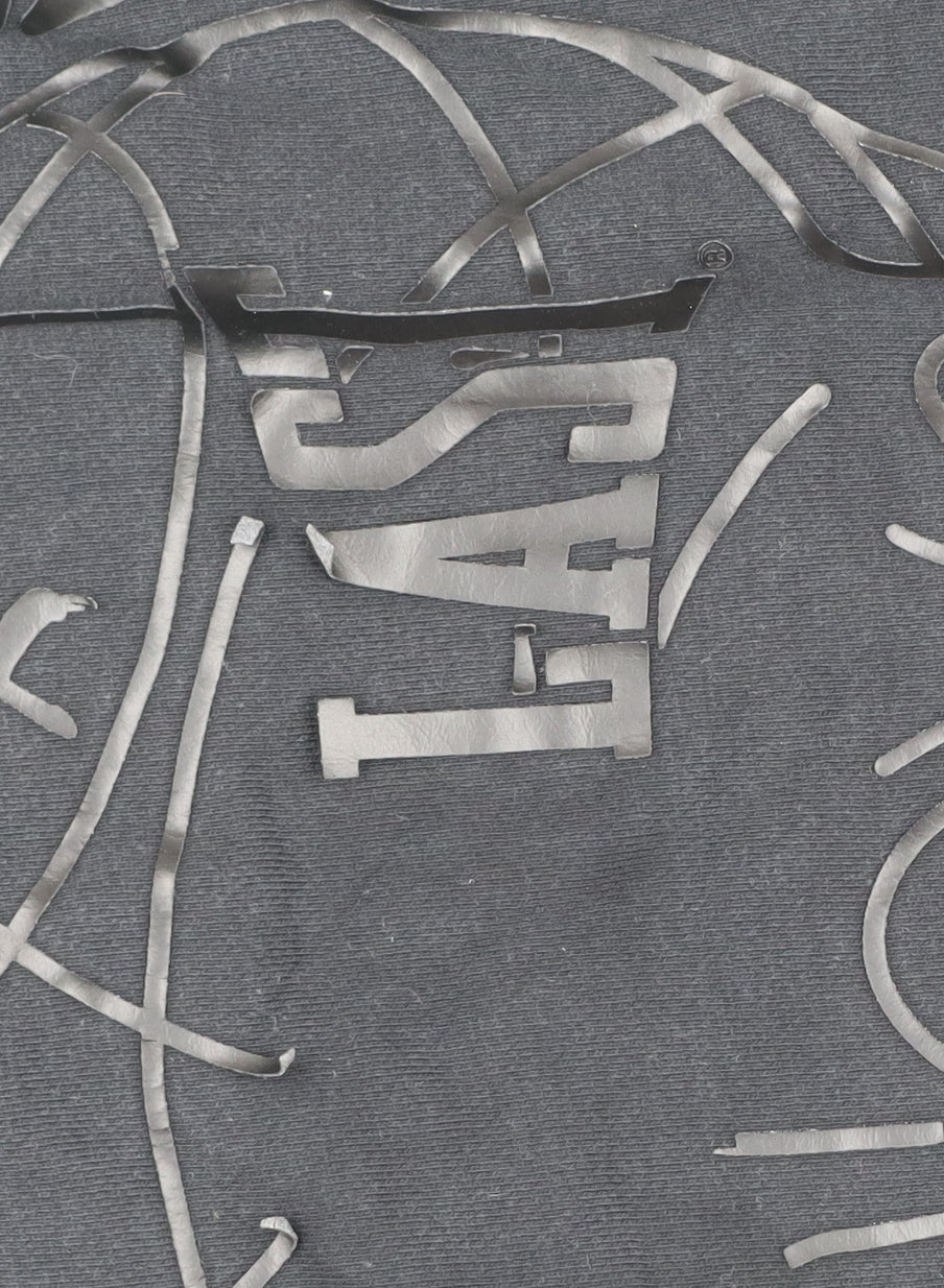Close-up detail of Yiannimize x Everlast unisex black s pullover sweatshirt