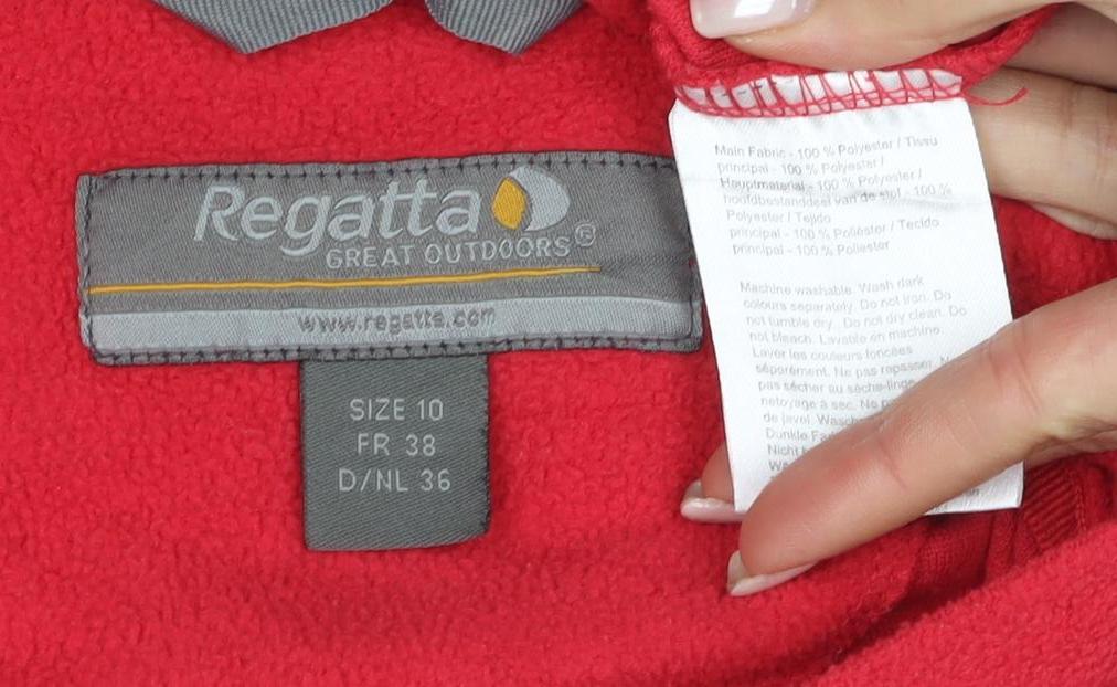 Close-up detail of Regatta unisex red fleece pullover, size 10