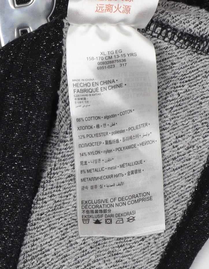 Brand and care label for Converse girls’ black xl pullover hoodie